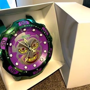 I’m selling it because i got it as a gift for someone. Is an invicta wall clock.